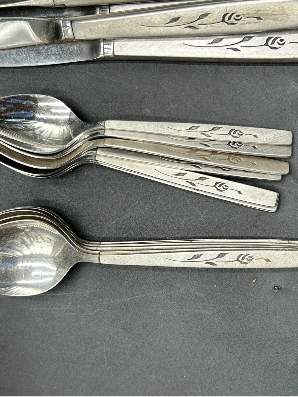 Oneida Capistrano Stainless Steel Floral Handle Flatware Set